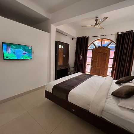 Aura Rooms & Swimming Pool, Calangute Ngoại thất bức ảnh