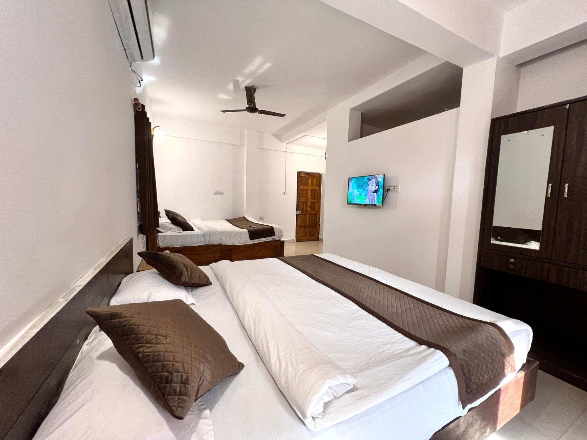 Aura Rooms & Swimming Pool, Calangute Ngoại thất bức ảnh