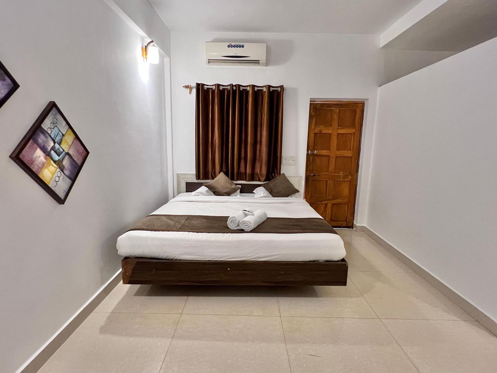 Aura Rooms & Swimming Pool, Calangute Ngoại thất bức ảnh