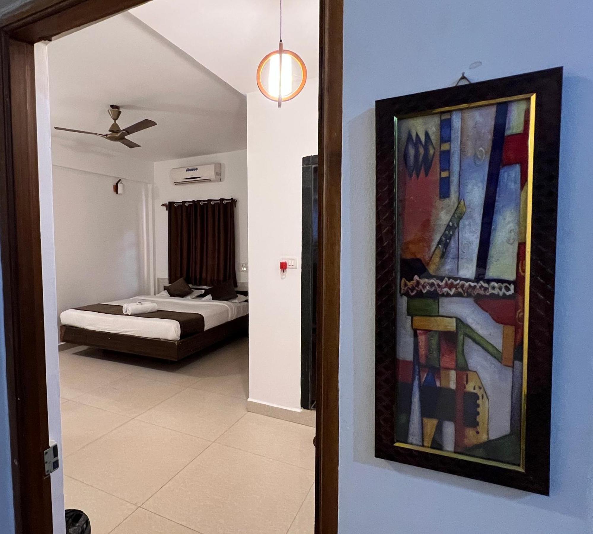 Aura Rooms & Swimming Pool, Calangute Ngoại thất bức ảnh