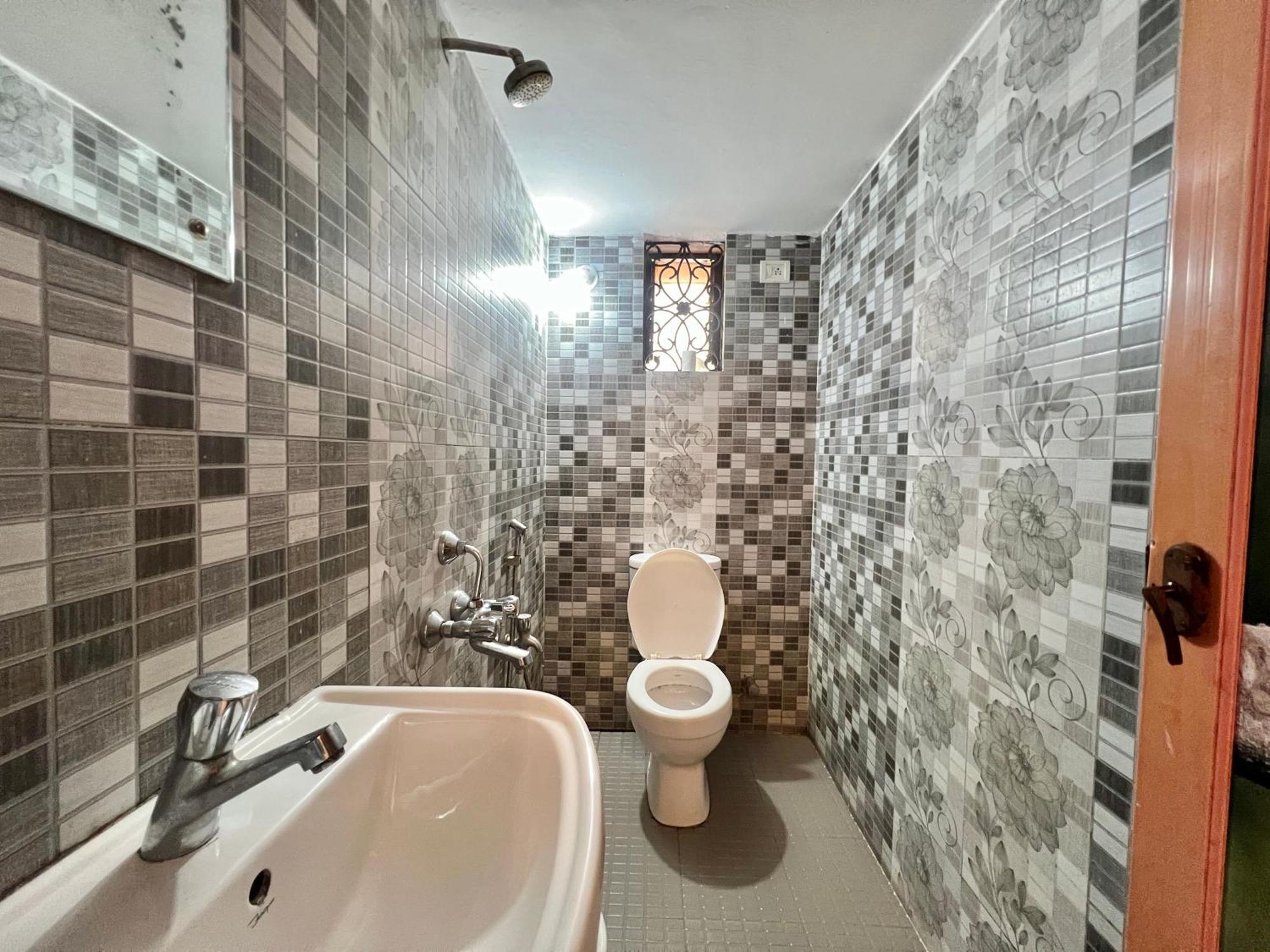 Aura Rooms & Swimming Pool, Calangute Ngoại thất bức ảnh