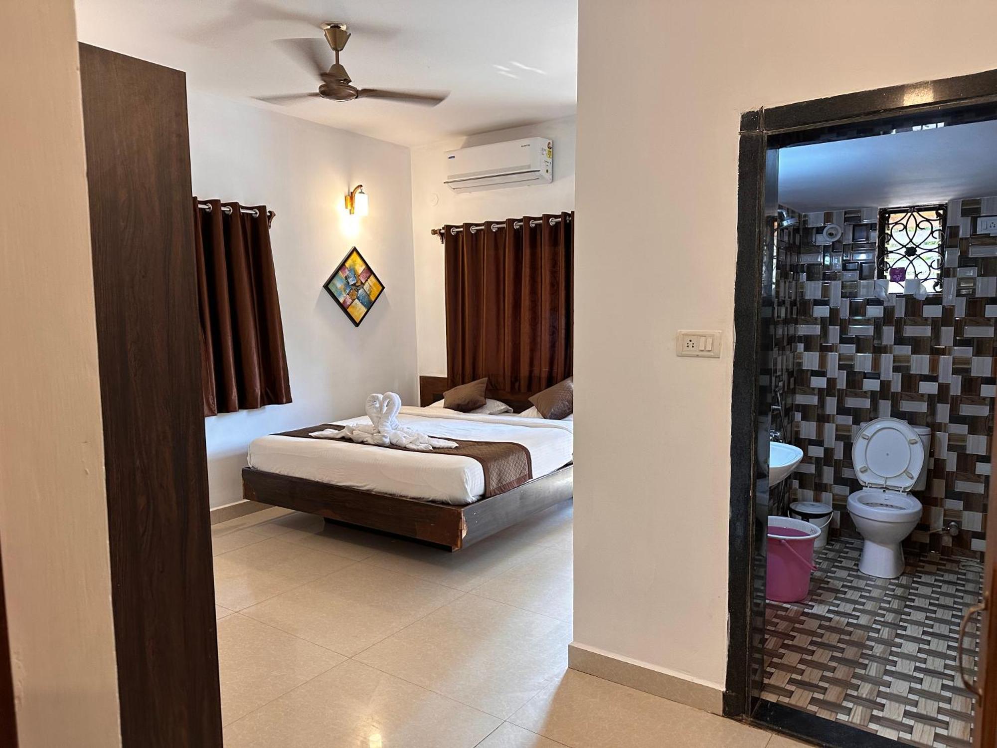 Aura Rooms & Swimming Pool, Calangute Ngoại thất bức ảnh