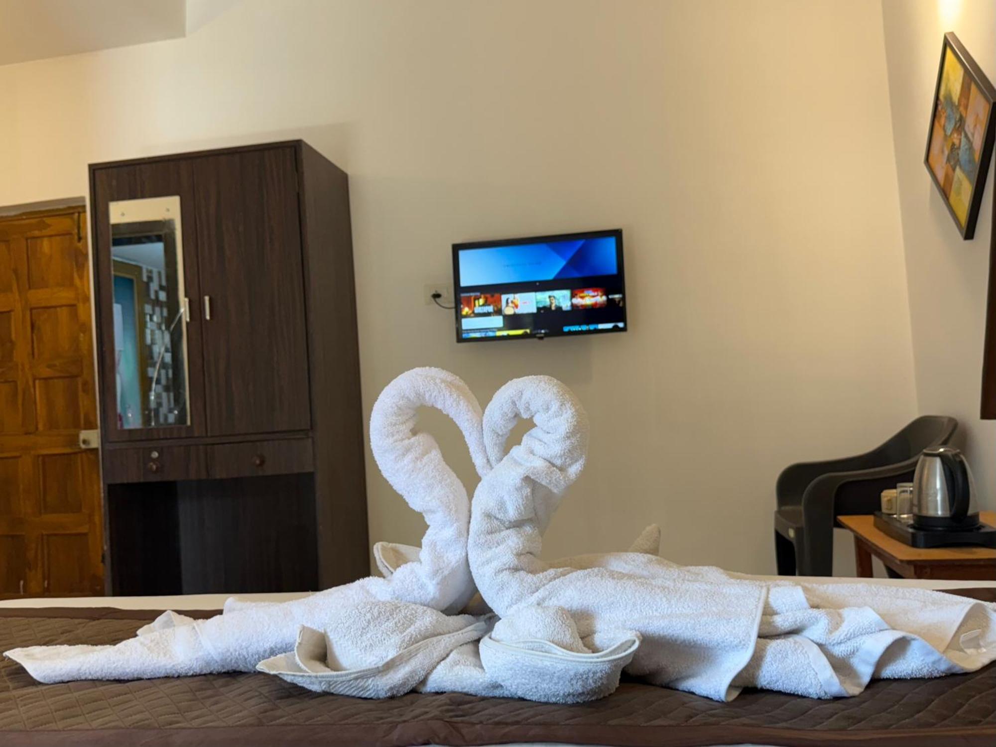 Aura Rooms & Swimming Pool, Calangute Ngoại thất bức ảnh
